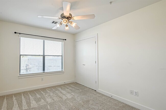 Building Photo - 11315 S Main St