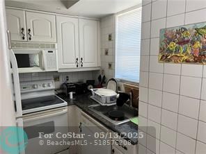 Building Photo - 4652 Poinciana St