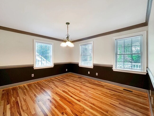 Building Photo - Secluded Near West End 5 bedroom