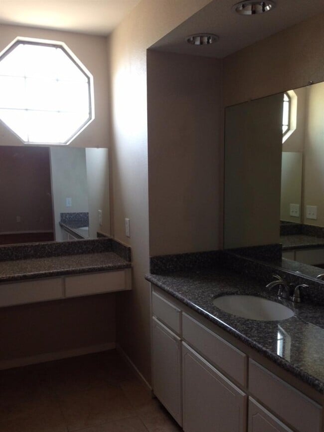 Building Photo - 5455 N Marty Ave