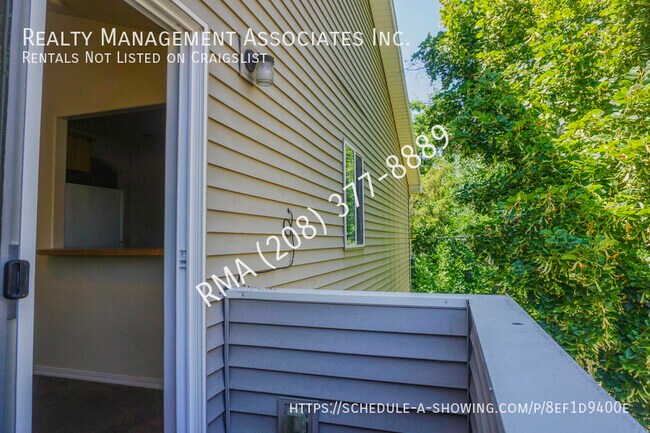 Building Photo - 1003 N Stilson Rd