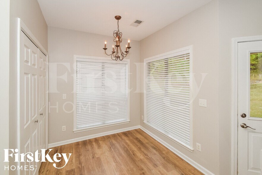 Building Photo - 5890 Forest Lakes Cove