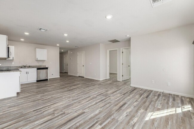 Building Photo - 14514 S Vera Cruz Rd