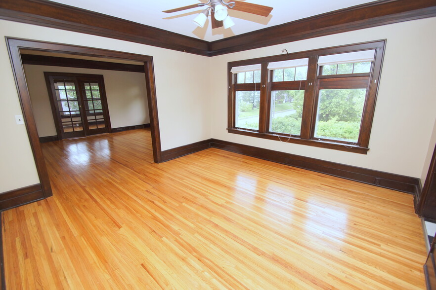 Building Photo - 2523 1/2 LeClaire St