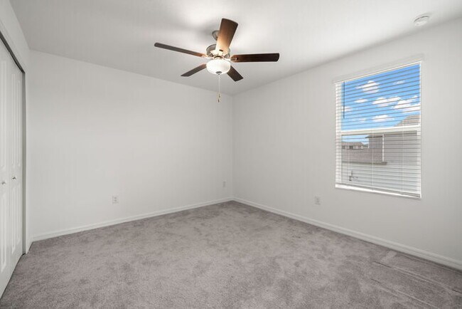 Building Photo - LIKE  NEW Home For Rent in Zephyrhills!