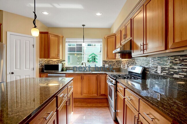 Building Photo - 4 Bed and 2.5 Bath Beautiful Condo is Avai...