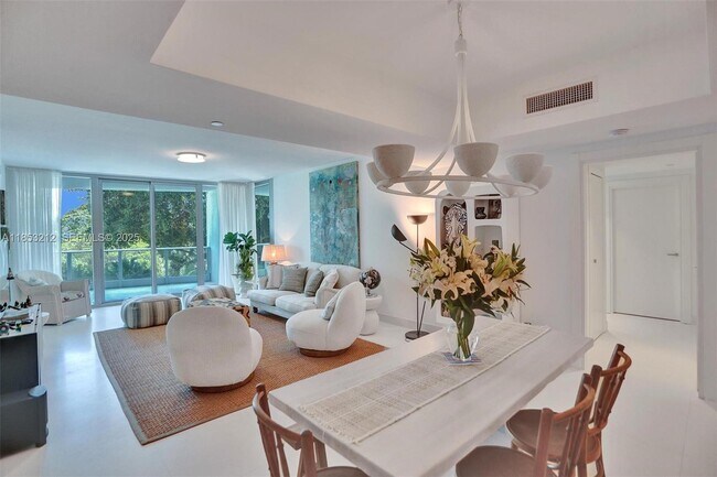 Building Photo - 2627 S Bayshore Dr