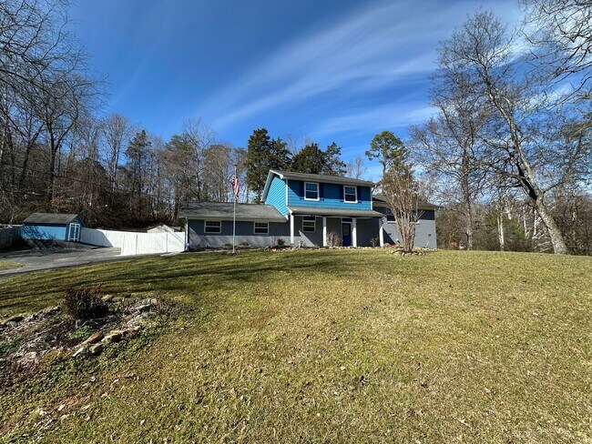 Building Photo - Beautiful 4 Bed / 2.5 Bath w/ 2-car garage & fenced yard –  Move-In Ready!