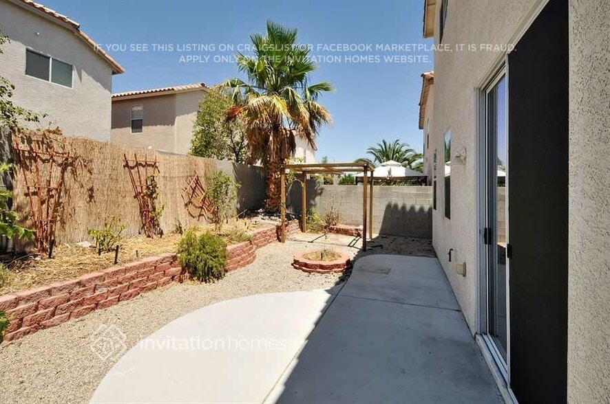 Building Photo - 3963 Indian Gold St