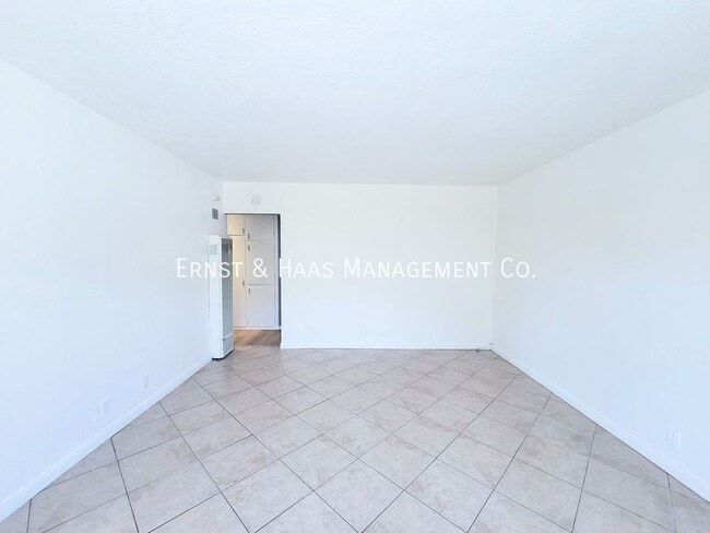 Building Photo - 14913 Mansel Ave