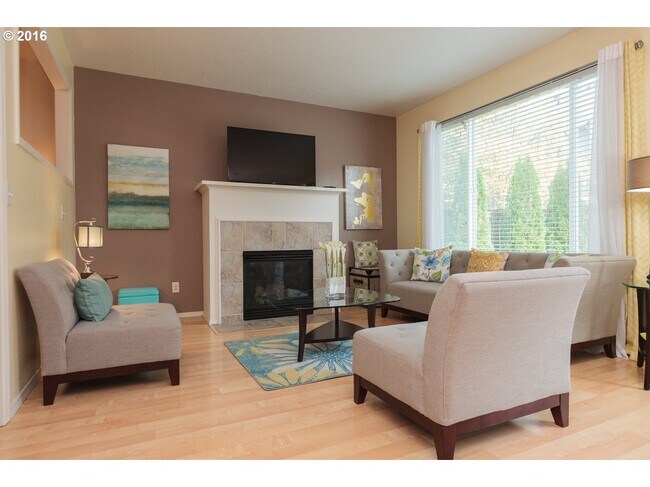 Living Room - 1120 SE Tamora Ave