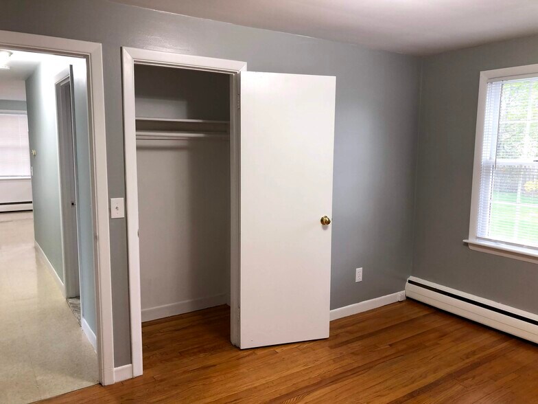 Building Photo - 236 Mapleton St