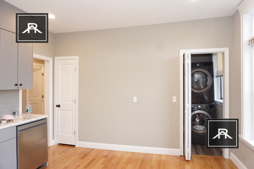 Building Photo - 1914 Beacon St