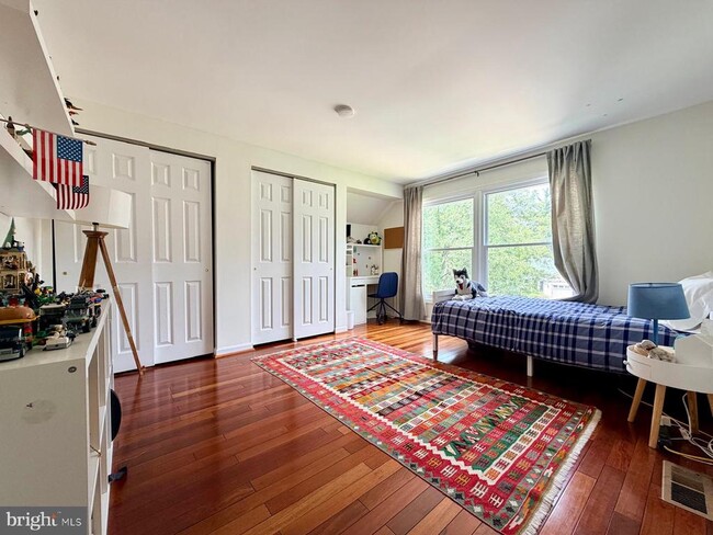 Building Photo - 12904 Missionwood Way