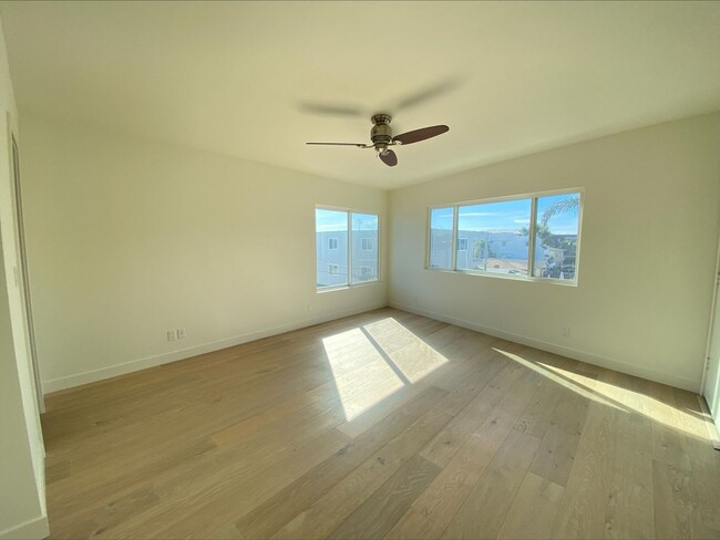 Building Photo - Live at the Bay All Year Round! SPACIOUS 3...