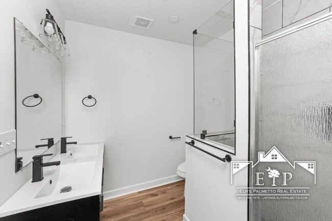 Building Photo - Beautifully Renovated Brick Home in a Quiet, Established Neighborhood