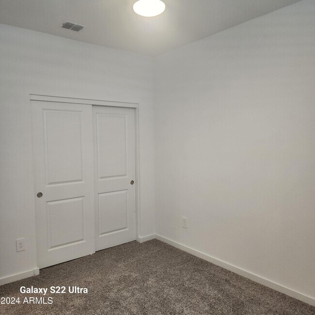 Building Photo - 40150 W Wade Dr