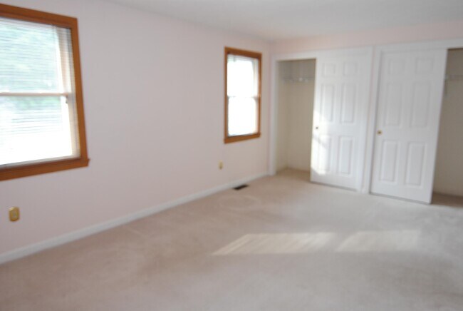 Building Photo - 36 Highbridge Hill Rd
