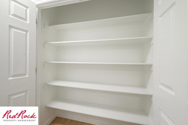 Building Photo - 4 Bedroom in Amber Estates - Newer LVP Flooring throughout home!