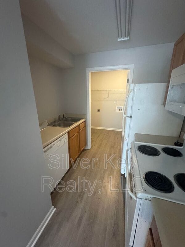 Building Photo - 220 Willow Creek Drive