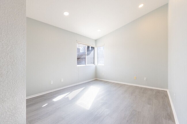 Building Photo - West Lancaster4 bedroom + bonus room