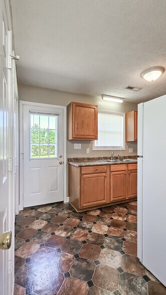 Building Photo - 14968 Cambridge Ln