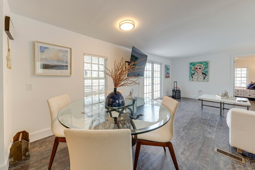 Building Photo - 394 Burton Dr