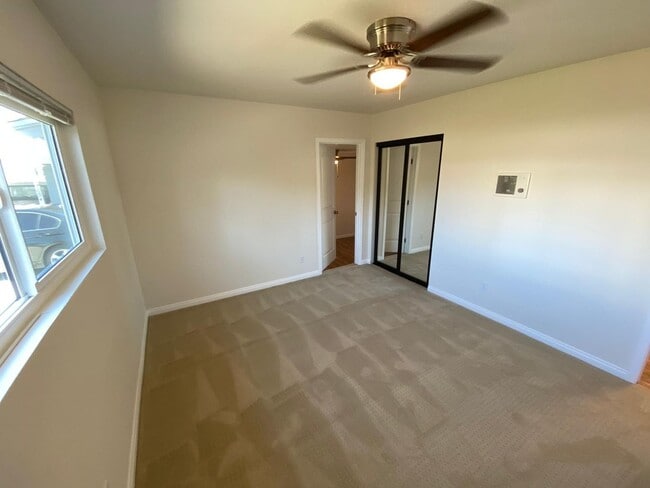 Building Photo - 3 Bedroom 1 Full Bath Remodeled Twin-Home
