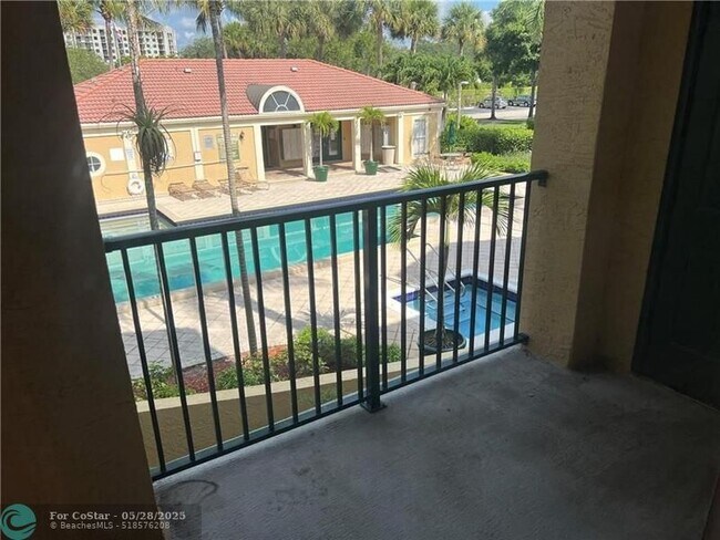 Building Photo - 875 Riverside Dr