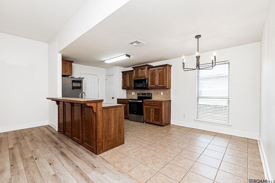 Building Photo - 15484 Oakstone Dr