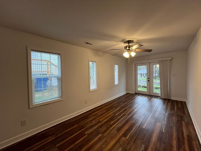 Building Photo - Newly Remodeled 3BD, 2BA Raleigh Home with Fenced Yard in Prime Location Near Downtown Raleigh, N...