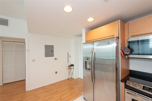 Building Photo - 951 Brickell Ave