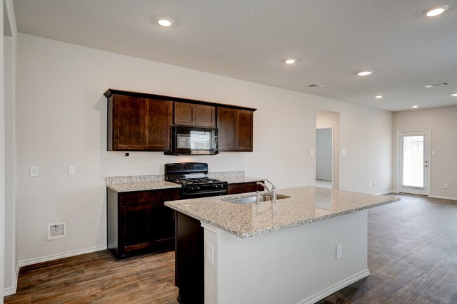 Building Photo - "Charming 3-Bedroom Oasis on Roanwood Drive with 2 Full Baths – Your Spacious Retreat Awaits in S...