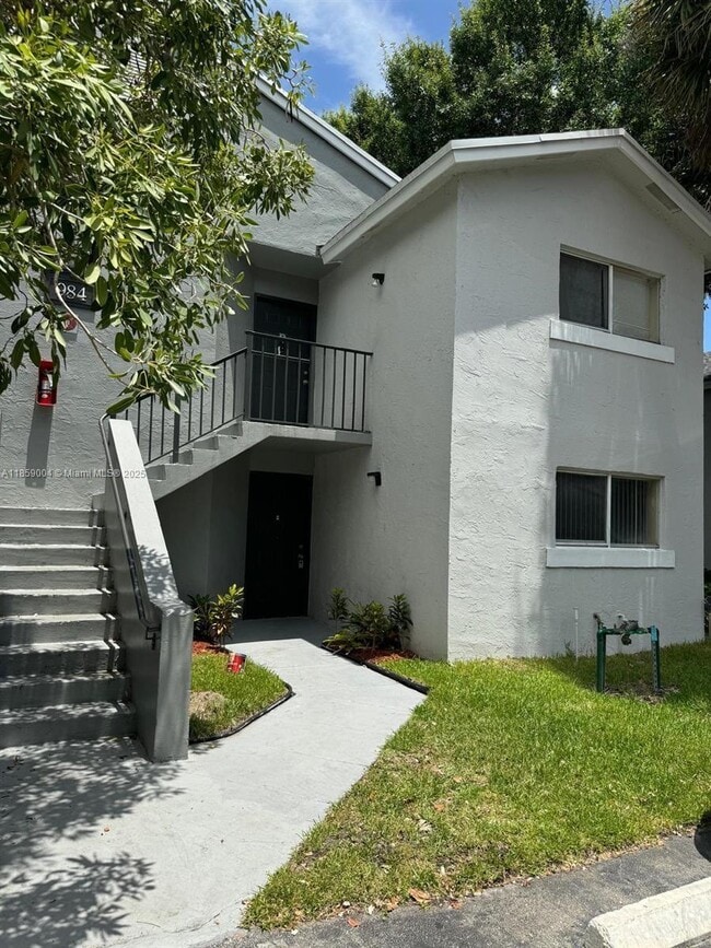Building Photo - 984 Lake Victoria Dr