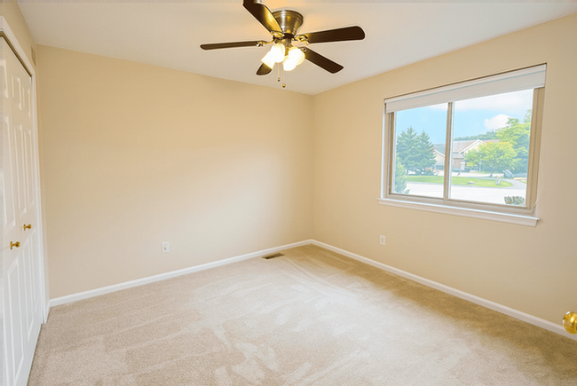 Building Photo - 339 Redrock Ct