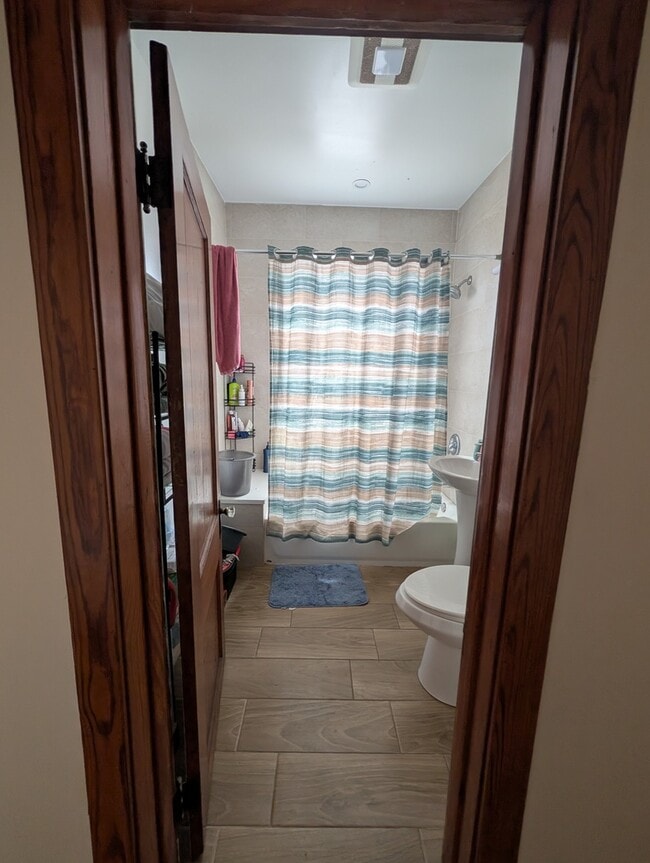 Building Photo - 5433 S Millard Ave