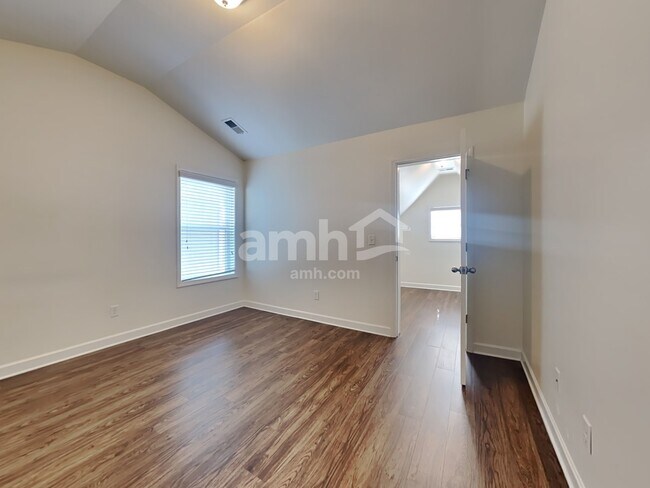 Building Photo - 530 Lateleaf Dr