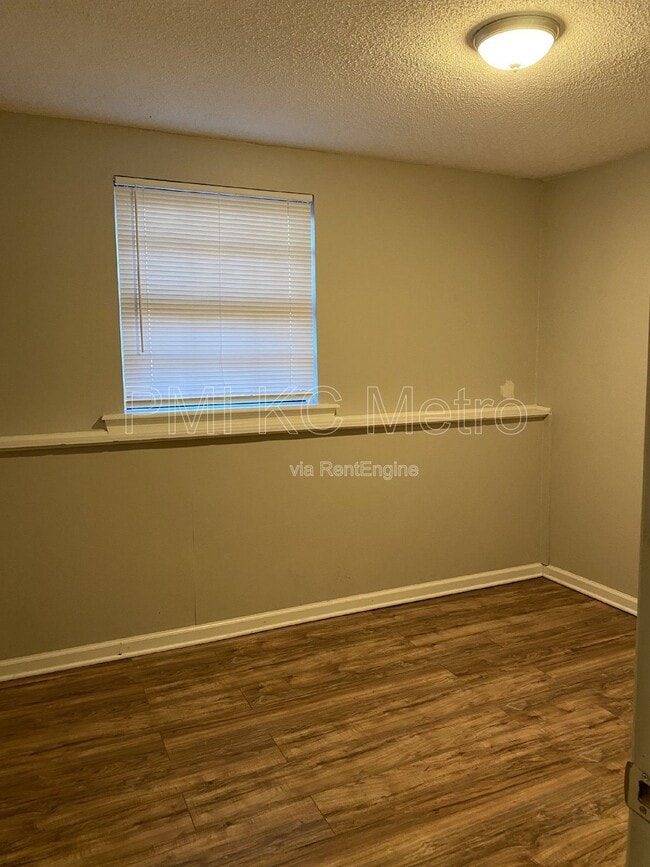 Building Photo - 1508 E Leona St