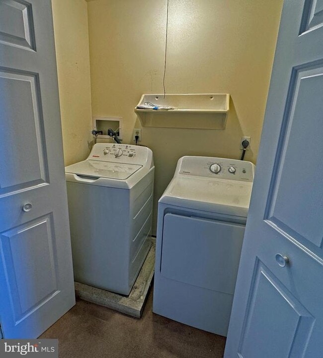 Building Photo - 802 Seminole Gardens