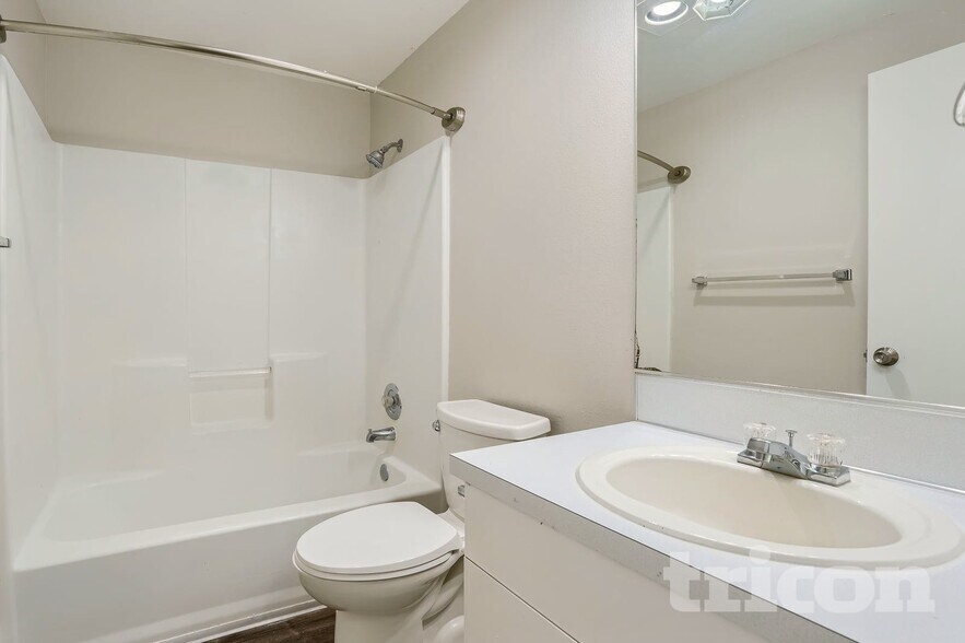 Building Photo - 803 NW 20th Cir