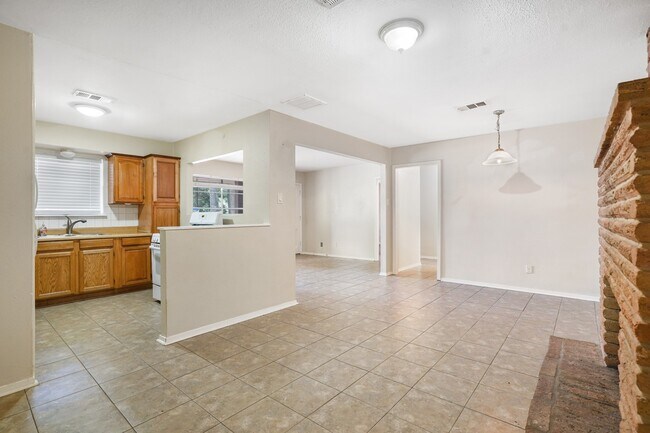 Building Photo - 26407 Magnolia Dr