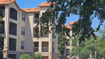 Building Photo - 8020 Tuscany Way