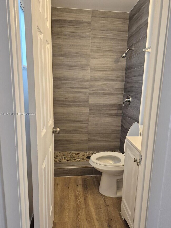 Building Photo - 216 SW 9th St