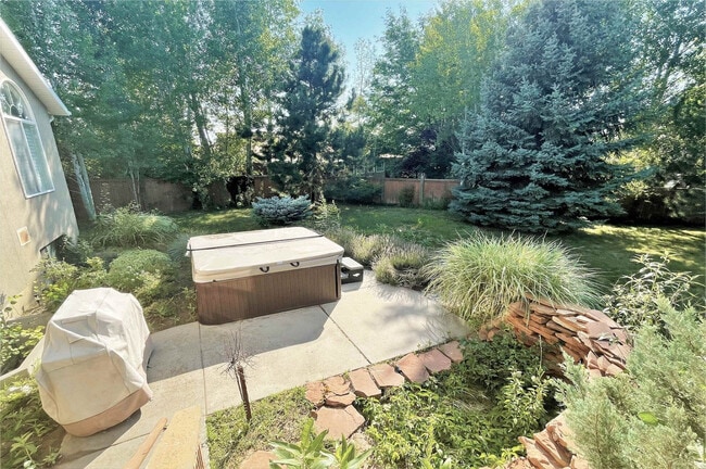 Building Photo - 2009 Sweetbriar Ln