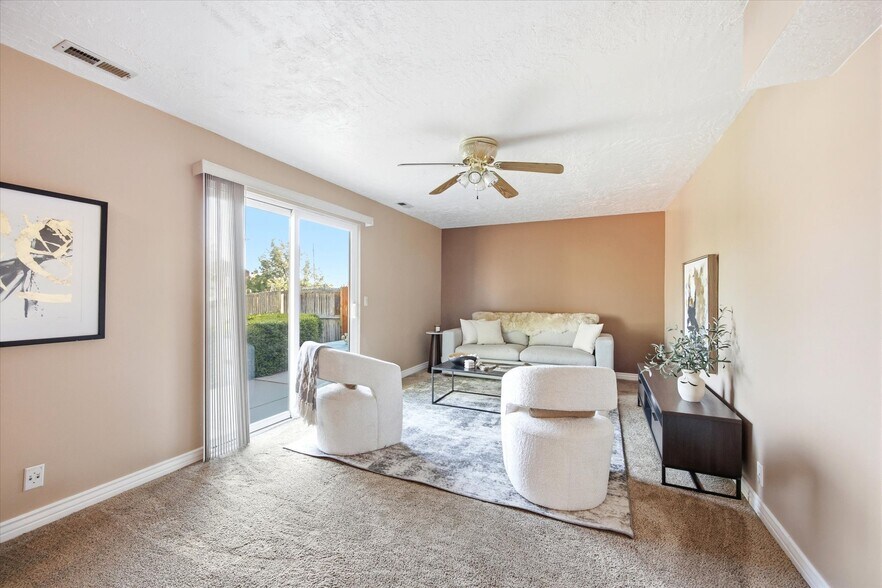 Building Photo - 734 Sandy Dunes Dr