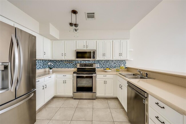 Building Photo - 169 Comanche Dr