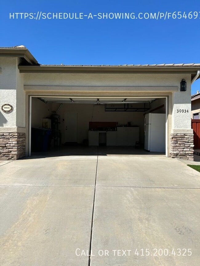 Building Photo - 30934 Crystalaire Dr