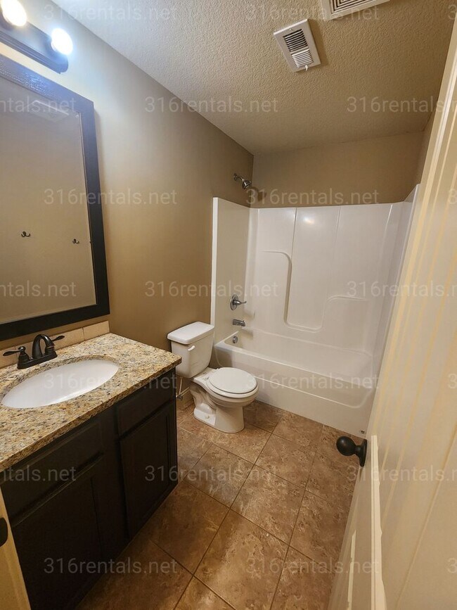 Building Photo - $1,850- 4 bedroom / 3 bathrooms - Beautiful and Large Home! *COMING SOON*