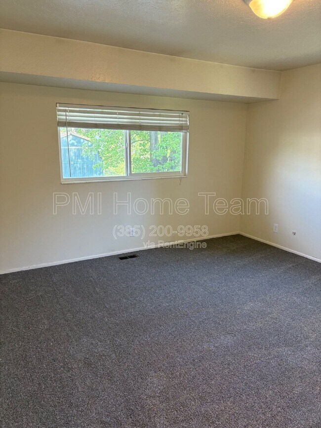 Building Photo - 6068 2850 W St