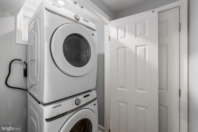 Building Photo - 1401 18th Pl SE